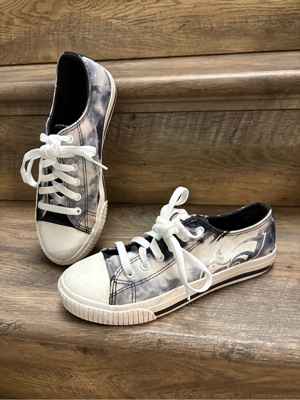 Philadelphia Eagles Casual Low-Top Lace-Up Sneakers in Black and White